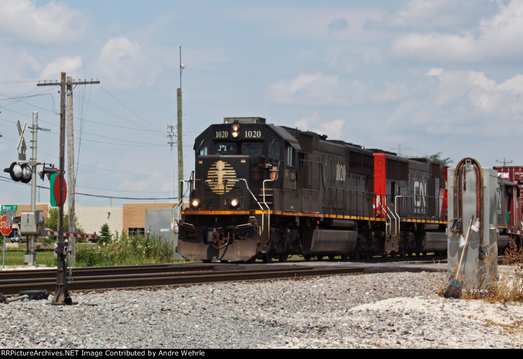 IC 1020 crosses Weyer Road on the point of another SB intermodal